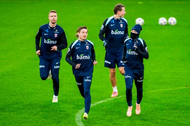 Training with the Norwegian men s national football team Oslo 20251112 Norway s Kristoffer Vassbakk Köpp Ajer, Patrick Berg, Sander Gard Bolin Berge and Andreas Schjelderup during a training session with the Norwegian men s national football team at Ullevaal Stadium before the World Cup qualifiers against Estonia and Italy Photo Fredrik Varfjell NTB Oslo Norway EDITORIAL USE ONLY RESTRICTED USE FOR BETTING COMPANIES  Copyright: xFredrikxVarfjellx xNTBx