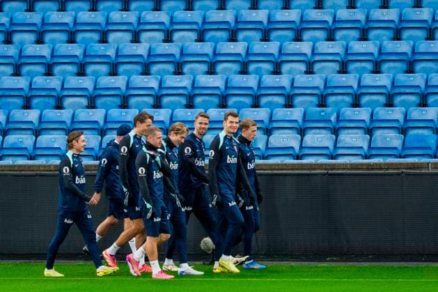 Training with the Norwegian men s national football team Oslo 20251112 Norway s Patrick Berg, Sander Gard Bolin Berge, Julian Ryerson, Kristian Thorstvedt, Kristoffer Vassbakk Köpp Ajer, Alexander Sorloth and Marcus Holmgren Pedersen during a training session with the Norwegian men s national football team at Ullevaal Stadium before the World Cup qualifiers against Estonia and Italy Photo Fredrik Varfjell NTB Oslo Norway EDITORIAL USE ONLY RESTRICTED USE FOR BETTING COMPANIES  Copyright: xFredrikxVarfjellx xNTBx