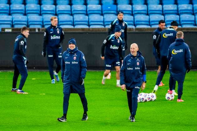 Training with the Norwegian men s national football team Oslo 20251112 Norway s national team manager Stale Solbakken during a training session with the Norwegian men s national football team at Ullevaal Stadium before the World Cup qualifiers against Estonia and Italy Photo Fredrik Varfjell NTB Oslo Norway EDITORIAL USE ONLY RESTRICTED USE FOR BETTING COMPANIES  Copyright: xFredrikxVarfjellx xNTBx
