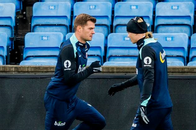 Training with the Norwegian men s national football team Oslo 20251112 Norway s Alexander Sorloth and Erling Braut Haaland during a training session with the Norwegian men s national football team at Ullevaal Stadium before the World Cup qualifiers against Estonia and Italy Photo Fredrik Varfjell NTB Oslo Norway EDITORIAL USE ONLY RESTRICTED USE FOR BETTING COMPANIES  Copyright: xFredrikxVarfjellx xNTBx