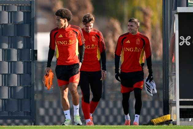 Fußball, Nationalteam Belgien Training Kazakhstan v Belgium - FIFA World Cup, WM, Weltmeisterschaft, Fussball 2026 UEFA Qualifier - Media Activities 12 11 2025 TUBIZE, BELGIUM - NOVEMBER 12 : Witsel Axel midfielder of Belgium, Meunier Thomas defender of Belgium and Castagne Timothy defender of Belgium pictured during a training session of the Belgian National Football team prior to the FIFA World Cup 2026 European Qualifiers match between Kazakhstan and Belgium on November 12, 2025 in Tubize, Belgium, 12 11 2025 Tubize Belgium  Copyright: xJanxDexMeuleneirx