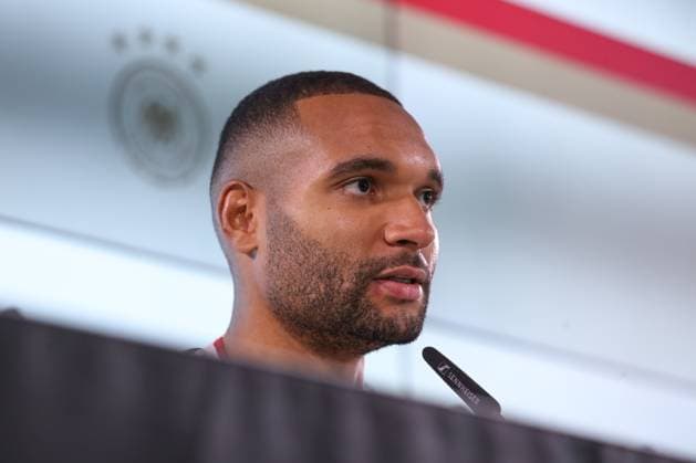 12.11.2025, xtgx, Fussball Nationalmannschaft, Pressekonferenz emspor, v.l. Jonathan Tah (Deutschland) Portrait, Portraet, Einzelbild (DFL DFB REGULATIONS PROHIBIT ANY USE OF PHOTOGRAPHS as IMAGE SEQUENCES and or QUASI-VIDEO) Wolfsburg