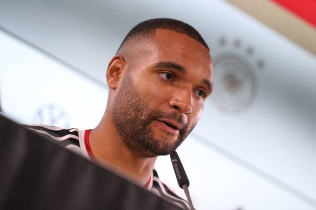 12.11.2025, xtgx, Fussball Nationalmannschaft, Pressekonferenz emspor, v.l. Jonathan Tah (Deutschland) Portrait, Portraet, Einzelbild (DFL DFB REGULATIONS PROHIBIT ANY USE OF PHOTOGRAPHS as IMAGE SEQUENCES and or QUASI-VIDEO) Wolfsburg