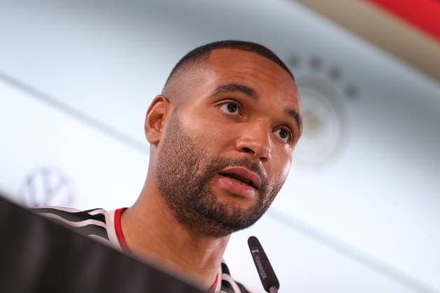 12.11.2025, xtgx, Fussball Nationalmannschaft, Pressekonferenz emspor, v.l. Jonathan Tah (Deutschland) Portrait, Portraet, Einzelbild (DFL DFB REGULATIONS PROHIBIT ANY USE OF PHOTOGRAPHS as IMAGE SEQUENCES and or QUASI-VIDEO) Wolfsburg