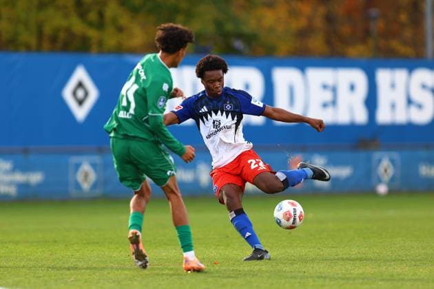 22 Aboubaka Soumahoro (Hamburger SV), 44 Jismerai Dillema (FC Groningen) Fußball I Herren I Freundschaftsspiel I Saison 2025-2026 I Hamburger SV - FC Groningen I 12.11.2025 I Trainingsplatz Volksparkstadion