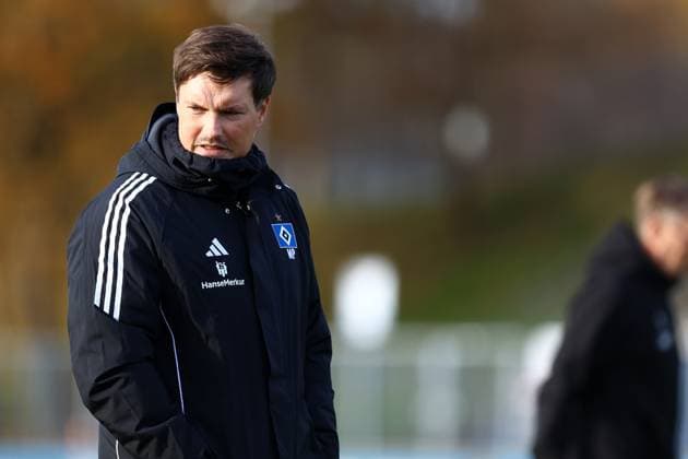 Merlin Polzin (Trainer, Hamburger SV) Fußball I Herren I Freundschaftsspiel I Saison 2025-2026 I Hamburger SV - FC Groningen I 12.11.2025 I Trainingsplatz Volksparkstadion