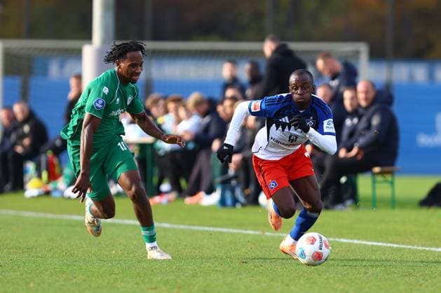 7 Jean-Luc Dompe (Hamburger SV), 18 Tygo Land (FC Groningen) Fußball I Herren I Freundschaftsspiel I Saison 2025-2026 I Hamburger SV - FC Groningen I 12.11.2025 I Trainingsplatz Volksparkstadion