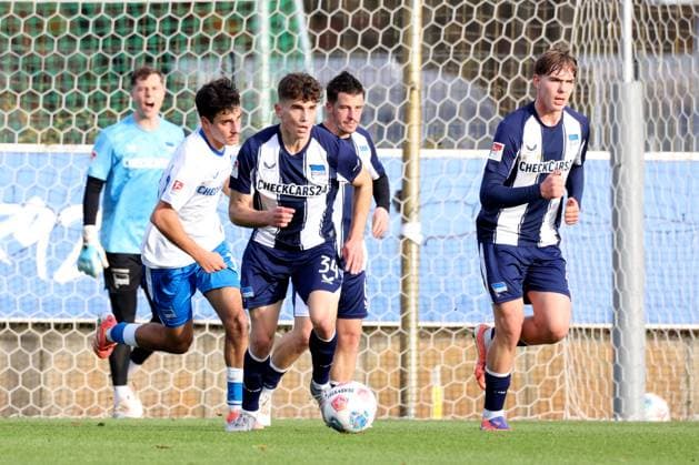 DEU, DFL, 2. FBL Hertha BSC, Trainingspiel , 12.11.2025, Sportforum, Berlin, DEU, DFL, 2. FBL Hertha BSC, Trainingspiel , im Bild Janne Berner (Hertha BSC Berlin 34), Diego Demme (Hertha BSC Berlin 6), Kennet Eichhorn (Hertha BSC Berlin 23), Tjark Ernst (Hertha BSC Berlin 1) DFL - regulations prohibit any use of Photographs as image sequences and or quasi-video