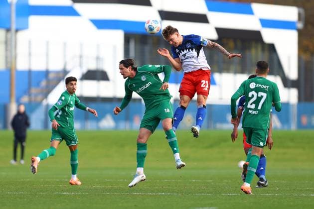 23 Nicolai Remberg (Hamburger SV), 19 Oskar Zawada (FC Groningen) Fußball I Herren I Freundschaftsspiel I Saison 2025-2026 I Hamburger SV - FC Groningen I 12.11.2025 I Trainingsplatz Volksparkstadion