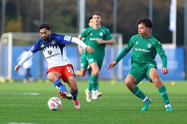 10 Immanuel Pherai (Hamburger SV), 48 Robin Kelder (FC Groningen) Fußball I Herren I Freundschaftsspiel I Saison 2025-2026 I Hamburger SV - FC Groningen I 12.11.2025 I Trainingsplatz Volksparkstadion