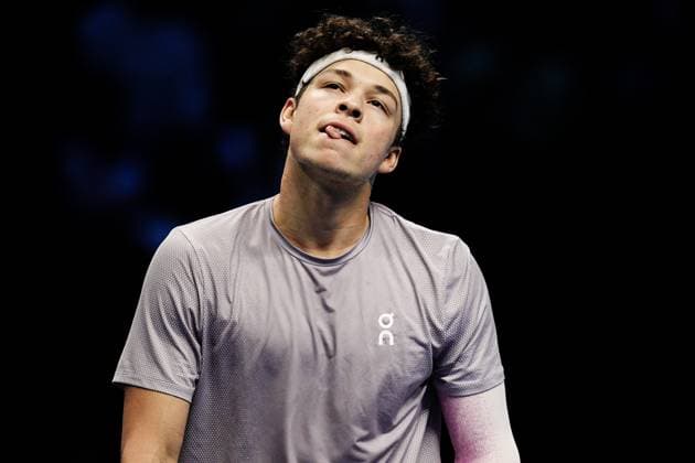 United States™ Ben Shelton react during the singles tennis match of the ATP, Tennis Herren World Tour Finals against Canada s Felix Auger Aliassime at the Inalpi Arena in Turin, Italy - Wednesday, Nov. 12, 2025. - .  Copyright: xMarcoxAlpozzi LaPressex
