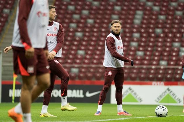 Robert Lewandowski and Matty Cash seen during Training session during november 2025 international break of Polish national team, Nationalteam (Kazimierz Koper Ball Raw Images) Warsaw PGE Narodowy Poland Copyright: xKazimierzxKoperx KazimierzKoper_trening1211_2526-61