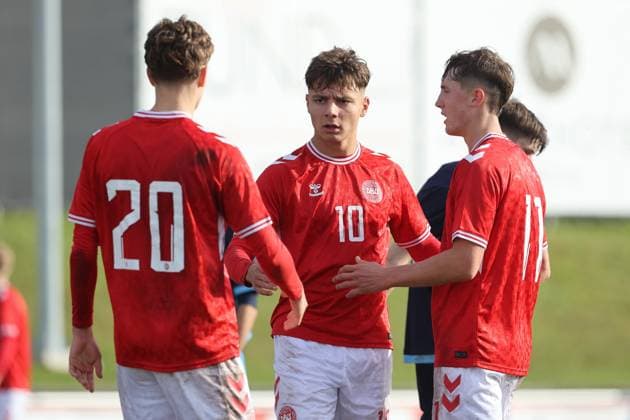 U19 Daenemark - San Marino Torjubel Jacob Ambaek, Olti Hyseni und William Christian Martin (Daenemark) 12.11.2025 Stadion Esp Baden AG, SCHWEIZ, Saison 2025 2026 Herren Fussball UEFA U19 EM Qualifikation Daenemark - San Marino Torjubel Jacob Ambaek, Olti Hyseni und William Christian Martin (von Links) (Daenemark)
