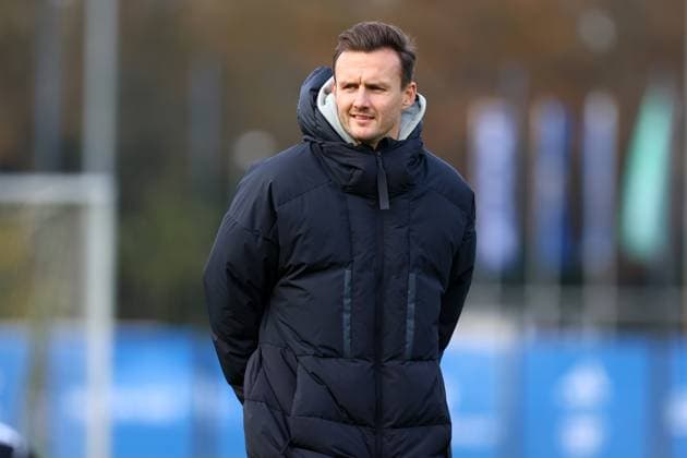 Claus Costa (Direktor Profifußball, Hamburger SV) Fußball I Herren I Freundschaftsspiel I Saison 2025-2026 I Hamburger SV - FC Groningen I 12.11.2025 I Trainingsplatz Volksparkstadion
