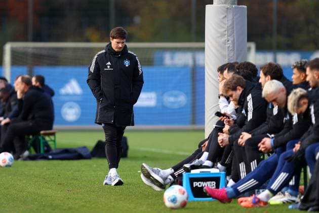 Merlin Polzin (Trainer, Hamburger SV) Fußball I Herren I Freundschaftsspiel I Saison 2025-2026 I Hamburger SV - FC Groningen I 12.11.2025 I Trainingsplatz Volksparkstadion