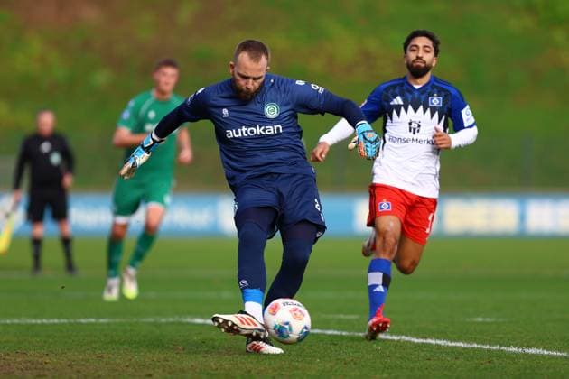 21 Hidde Jurjus (FC Groningen) Fußball I Herren I Freundschaftsspiel I Saison 2025-2026 I Hamburger SV - FC Groningen I 12.11.2025 I Trainingsplatz Volksparkstadion