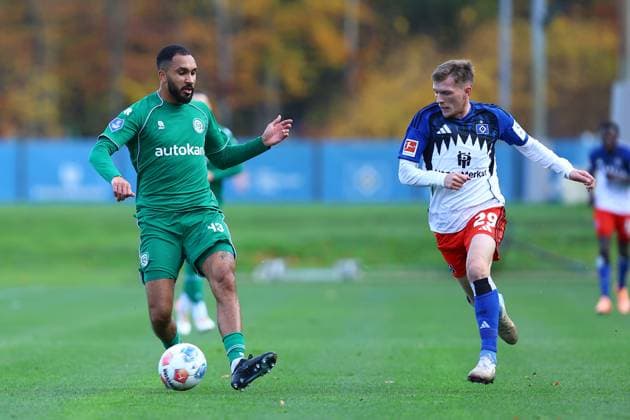 29 Emir Sahiti (Hamburger SV), 43 Marvin Peersman (FC Groningen) Fußball I Herren I Freundschaftsspiel I Saison 2025-2026 I Hamburger SV - FC Groningen I 12.11.2025 I Trainingsplatz Volksparkstadion