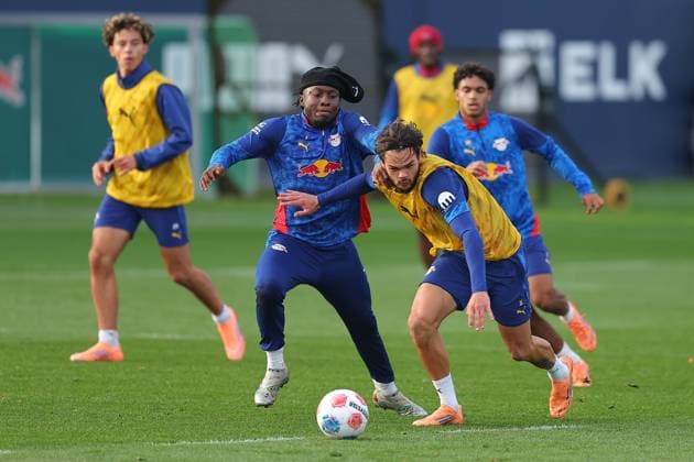 Training RB Leipzig Bundesliga Leipzig, 12.11.2025, Trainingszentrum am Cottaweg, Saison 2025 2026, Fußball, Männer, 1. Bundesliga , Training RB Leipzig , Im Bild v.l.: Johan Bakayoko und Max Finkgräfe ,