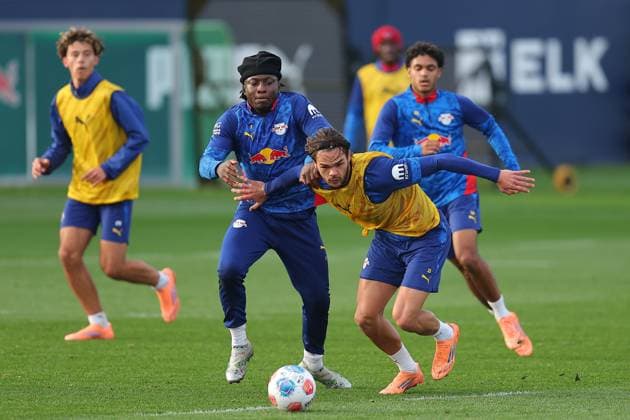 Training RB Leipzig Bundesliga Leipzig, 12.11.2025, Trainingszentrum am Cottaweg, Saison 2025 2026, Fußball, Männer, 1. Bundesliga , Training RB Leipzig , Im Bild v.l.: Johan Bakayoko und Max Finkgräfe ,