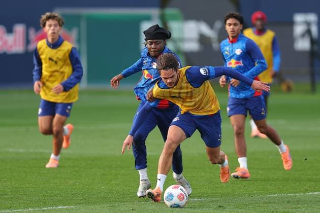 Training RB Leipzig Bundesliga Leipzig, 12.11.2025, Trainingszentrum am Cottaweg, Saison 2025 2026, Fußball, Männer, 1. Bundesliga , Training RB Leipzig , Im Bild v.l.: Johan Bakayoko und Max Finkgräfe ,