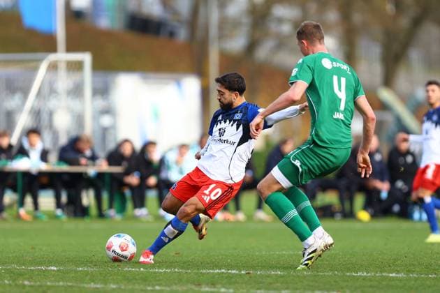 10 Immanuel Pherai (Hamburger SV), 4 Dies Janse (FC Groningen) Fußball I Herren I Freundschaftsspiel I Saison 2025-2026 I Hamburger SV - FC Groningen I 12.11.2025 I Trainingsplatz Volksparkstadion