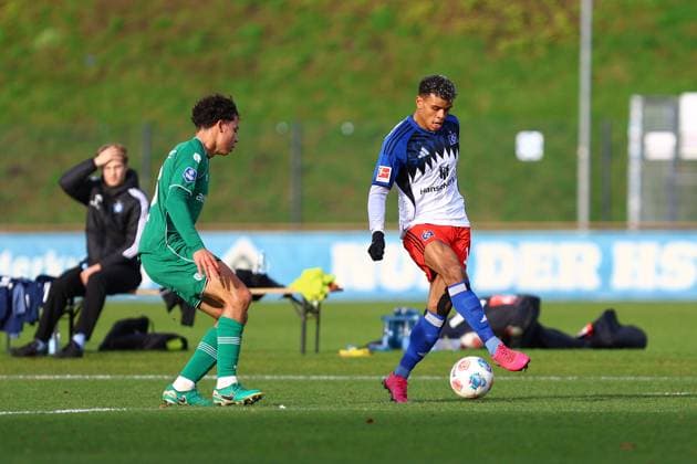 11 Ransford Königsdörffer (Hamburger SV), 48 Robin Kelder (FC Groningen) Fußball I Herren I Freundschaftsspiel I Saison 2025-2026 I Hamburger SV - FC Groningen I 12.11.2025 I Trainingsplatz Volksparkstadion
