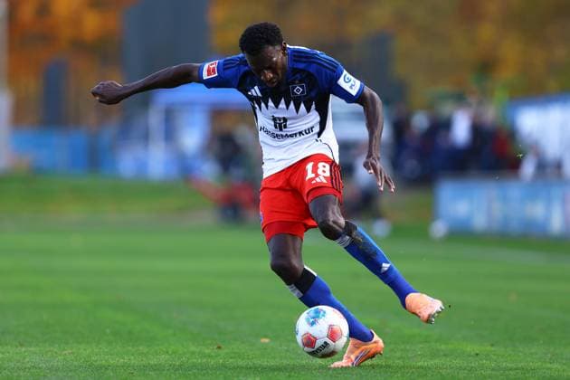 18 Bakery Jatta (Hamburger SV) Fußball I Herren I Freundschaftsspiel I Saison 2025-2026 I Hamburger SV - FC Groningen I 12.11.2025 I Trainingsplatz Volksparkstadion