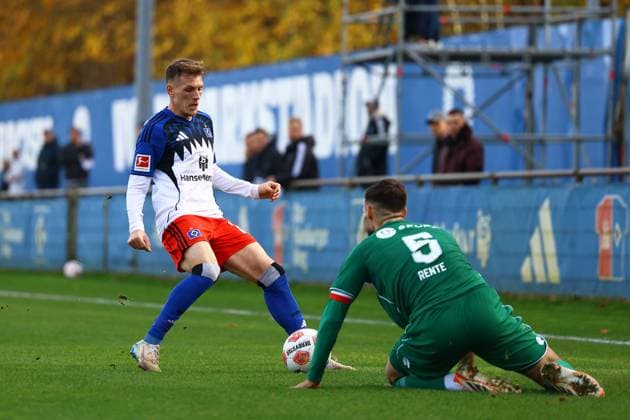 29 Emir Sahiti (Hamburger SV), 5 Marco Rente (FC Groningen) Fußball I Herren I Freundschaftsspiel I Saison 2025-2026 I Hamburger SV - FC Groningen I 12.11.2025 I Trainingsplatz Volksparkstadion
