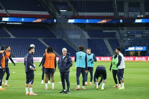 Entraînement de l’équipe de France au Parc des Princes PHOTOPQR LE PARISIEN Olivier Arandel ; Paris ; 12 11 2025 ; Paris, France Mercredi 12 novembre 2025 Football Équipe de France Entraînement de l’Equipe de France Rayan Cherki et Didier Deschamps entraineur équipe de France LP Olivier Arandel Paris, France, nov 12th 2025 France national team, Nationalteam at training