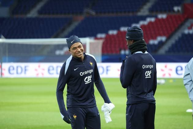 Entraînement de l’équipe de France au Parc des Princes PHOTOPQR LE PARISIEN Olivier Arandel ; Paris ; 12 11 2025 ; Paris, France Mercredi 12 novembre 2025 Football Équipe de France Kylian Mbappe (souriant) Entraînement de l’Equipe de France LP Olivier Arandel Paris, France, nov 12th 2025 France national team, Nationalteam at training