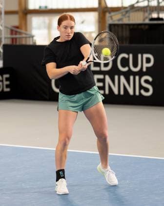 Billie Jean King Cup 2025 Play-Offs, TC Ismaning, Muenchen, Deutschland, Team Germany, Eva Lys trainiert, Training, aufwaermen, Warm-up, Ella Seidel trainiert Tennis - Billie Jean King Cup 2025 - ITF Billie Jean King Cup - TC Ismaning - Ismaning - Bayern - Deutschland - 12 November 2025. Billie Jean King Cup 2025 Play-Offs, TC Ismaning, Muenchen, Deutschland, Team Germany, Eva Lys trainiert, Training, aufwaermen, Warm-up Tennis - Billie Jean King Cup 2025 - ITF Billie Jean King Cup - TC Ismaning - Ismaning - Bayern - Deutschland - 12 November 2025. Copyright: xJuergenxHasenkopfx