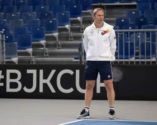 Billie Jean King Cup 2025 Play-Offs, TC Ismaning, Muenchen, Deutschland, Team Germany, Mannschaftskapitaen Rainer Schuettler, Training, aufwaermen, Warm-up Tennis - Billie Jean King Cup 2025 - ITF Billie Jean King Cup - TC Ismaning - Ismaning - Bayern - Deutschland - 12 November 2025. Copyright: xJuergenxHasenkopfx