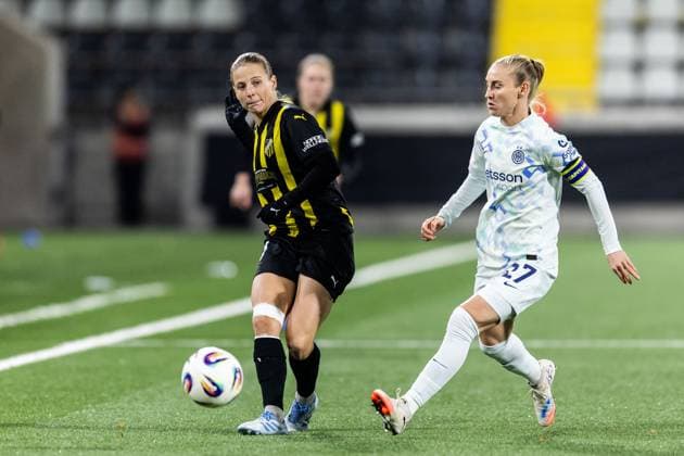251112 Anna Anvegard of Häcken and Henrietta Csiszar of Inter during the UEFA Women s Europa Cup football match between Häcken and Inter on November 12, 2025 in Gothenburg. Photo: Michael Erichsen BILDBYRAN COP 89 MI0901 fotboll football soccer fotball europa cup häcken inter uefa womens europa cup dam bbeng internazionale milano Copyright: MICHAELxERICHSEN BB251112MI010