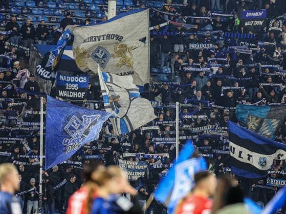 beim BfV Pokal-Viertelfinale: SV Waldhof Mannheim - 1860 München am 12.11.25 in Carl Benz Stadion, Mannheim xamx Foto: Alfio Marino