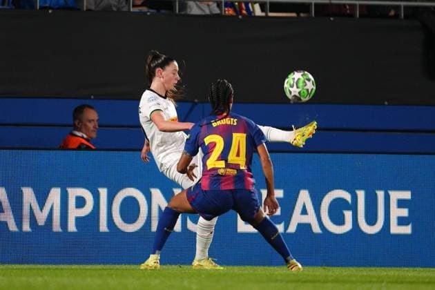 OHL Women s Aurelie Reynders and Barcelona s Esmee Brugts pictured in action during a soccer match between Spanish FC Barcelona, Barca Femeni and Oud-Heverlee Leuven Women, Wednesday 12 November 2025 in Barcelona, Spain, the third game in the league phase of the UEFA Women s Champions League competition. JOMAxGARCIAxIxGISBERT  x141146602x