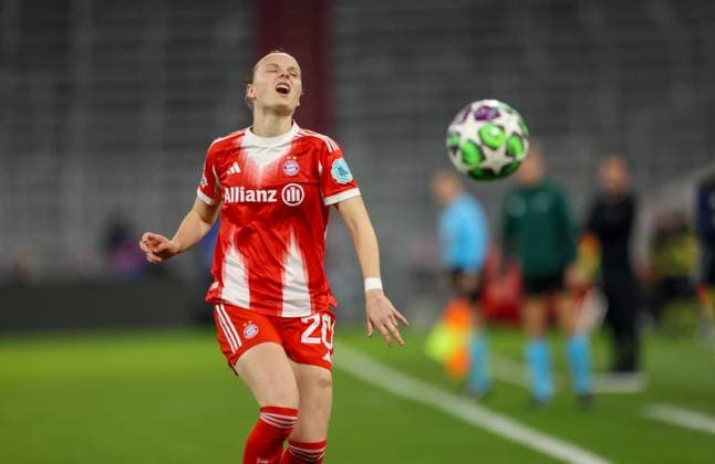 DEU, München, FC Bayern München vs Arsenal London, Women s Champions League, UEFA, Saison 2526, Allianz Arena, 3. Spieltag im Bild: Enttäuschung bei Franziska Kett (Bayern München 20) DFB DFL REGULATIONS PROHIBIT ANY USE OF PHOTOGRAPHS AS IMAGE SEQUENCES AND OR QUASI-VIDEO, 12.11.2025 Copyright: HMBxMedia HendrikxHamelau