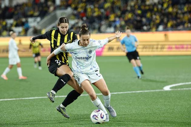 GOTHENBURG, SWEDEN 20251112 Häcken s Tabby Tindell and Inter s Chiara Robustellini during the UEFA Women s Europa Cup football match between BK Häcken FF and Inter at Bravida Arena (Hisingen Arena) in Gothenburg, Sweden November 12, 2025. GÖTEBORG SWEDEN x9200x