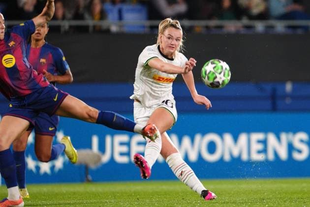 OHL Women s Isabella Isa Dekker pictured in action during a soccer match between Spanish FC Barcelona, Barca Femeni and Oud-Heverlee Leuven Women, Wednesday 12 November 2025 in Barcelona, Spain, the third game in the league phase of the UEFA Women s Champions League competition. JOMAxGARCIAxIxGISBERT  x141149608x