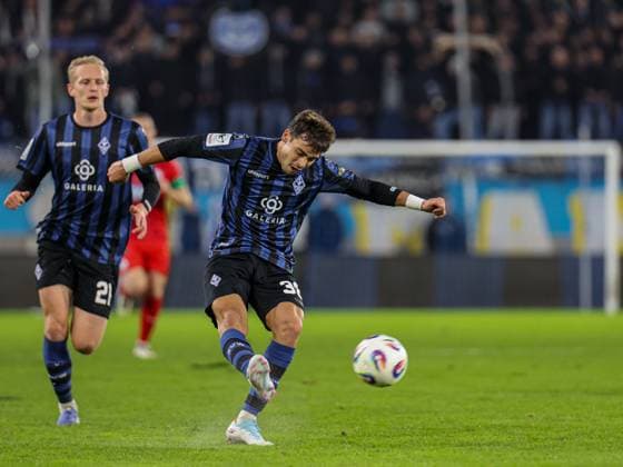 beim BfV Pokal-Viertelfinale: SV Waldhof Mannheim - 1860 München am 12.11.25 in Carl Benz Stadion, Mannheim xamx Foto: Alfio Marino