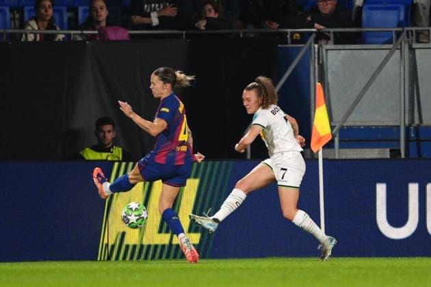 OHL Women s Alixe Bosteels (R) pictured in action during a soccer match between Spanish FC Barcelona, Barca Femeni and Oud-Heverlee Leuven Women, Wednesday 12 November 2025 in Barcelona, Spain, the third game in the league phase of the UEFA Women s Champions League competition. JOMAxGARCIAxIxGISBERT  x141153281x