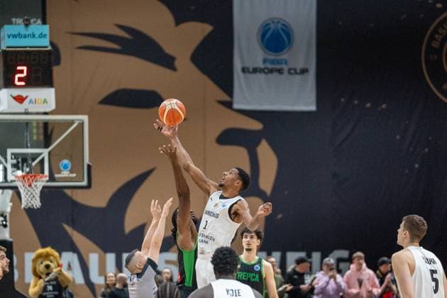 Deutschland, Basketball, FIBA, FIBA Europe Cup (Volkswagen Halle): Basketball Löwen Braunschweig - KB Trepca am 12.11. in Braunschweig (Volkswagen Halle): Tipp-Off Copyright: xSvenxHeidmannx
