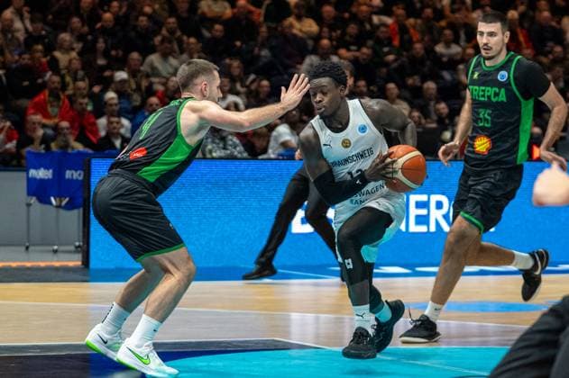 Deutschland, Basketball, FIBA, FIBA Europe Cup (Volkswagen Halle): Basketball Löwen Braunschweig - KB Trepca am 12.11. in Braunschweig (Volkswagen Halle): Barra Njie G, Basketball Löwen Braunschweig Copyright: xSvenxHeidmannx