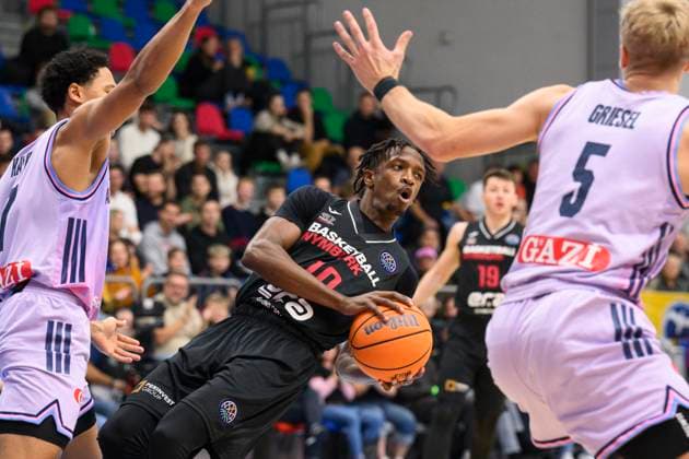 Sir Jabari Rice of Nymburk, center, and Sam Griesel of Alba Berlin, right, in action during the Basketball Champions League group B round 4 match Nymburk vs Alba Berlin in Prague, Czech Republic, November 12, 2025. (CTKxPhoto MichalxKamaryt) CTKPhotoP2025111207482  CTKPhotoP2025111207482