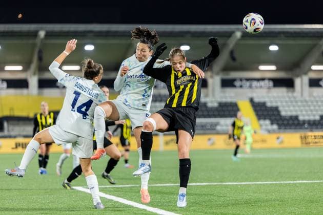 251112 Ivana AndrÃ s of Inter and Anna Anvegard of Häcken during the UEFA Women s Europa Cup football match between Häcken and Inter on November 12, 2025 in Gothenburg. Photo: Michael Erichsen BILDBYRAN COP 89 MI0901 fotboll football soccer fotball europa cup häcken inter uefa womens europa cup dam bbeng internazionale milano Copyright: MICHAELxERICHSEN BB251112MI033