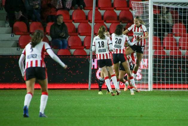 12.11.2025, xgrfx, Fussball UEFA Women s Europa Cup 1 8, PSV Eindhoven - Eintracht Frankfurt v.l. Tor, Lore Jacobs (PSV Eindhoven) (DFL DFB REGULATIONS PROHIBIT ANY USE OF PHOTOGRAPHS as IMAGE SEQUENCES and or QUASI-VIDEO) De Herdgang