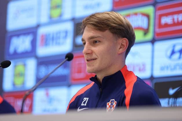 Croatia press: FIFA World Cup, WM, Weltmeisterschaft, Fussball 2026 Qualifiers Toni Fruk of Croatia speaks with a media ona a press conference, PK, Pressekonferenz ahead of the training session at HNK Rijeka Stadium in Rijeka, Croatia, on November 12, 2025.  NelxPavletic PIXSELL