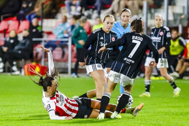 EINDHOVEN , 12 11-2025 , De Herdgang , season 2025 2026 , UEFA Womens Europa League football , round of 16 1nd leg between PSV and Eintracht Frankfurt (women) , Picture shows PSV player Liz Rijsbergen. PSV - Eintracht Frankfurt (women)  x31997696x Copyright: