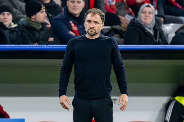 Jose Barcala (Chef-Trainer, FC Bayern Muenchen Frauen) etwas desillusioniert GER, FC Bayern Muenchen Frauen vs. Arsenal Woman FC, Fussball, Champions League Frauen, Ligaphase 3. Spieltag , Saison 2025 2026, 12.11.2025. GER, FC Bayern Muenchen Frauen vs. Arsenal Woman FC, Fussball, Champions League Frauen, Ligaphase 3. Spieltag , Saison 2025 2026, 12.11.2025. Muenchen Copyright: xEibner-Pressefoto HeikexFeinerx EP_HFR