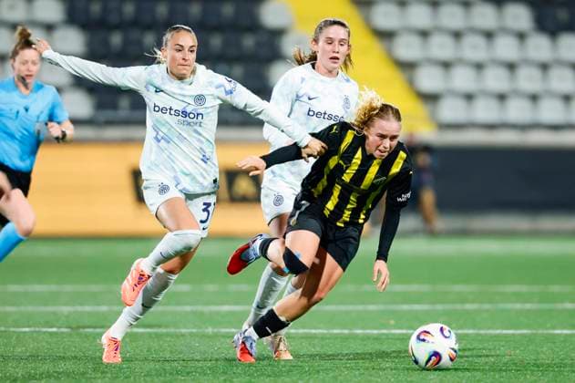 GOTHENBURG, SWEDEN 20251112 Inter s Tessa Wullaert and Marie Detruyer against Häcken s Pernille Sanvig during the UEFA Women s Europa Cup football match between BK Häcken FF and Inter at Bravida Arena (Hisingen Arena) in Gothenburg, Sweden November 12, 2025. GÖTEBORG SWEDEN x9200x