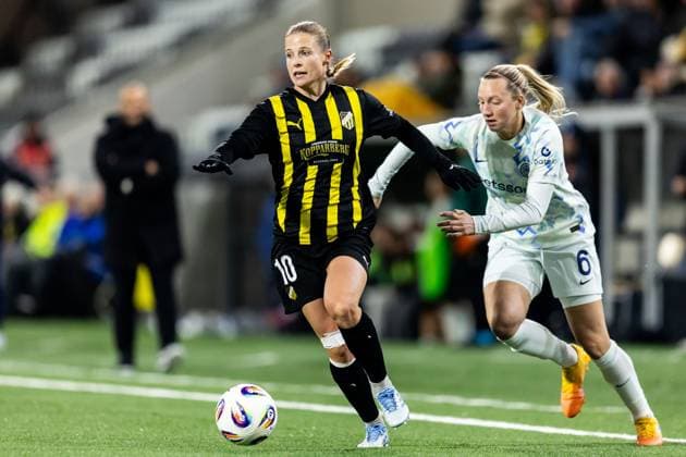 251112 Anna Anvegard of Häcken and Irene Santi of Inter during the UEFA Women s Europa Cup football match between Häcken and Inter on November 12, 2025 in Gothenburg. Photo: Michael Erichsen BILDBYRAN COP 89 MI0901 fotboll football soccer fotball europa cup häcken inter uefa womens europa cup dam bbeng internazionale milano Copyright: MICHAELxERICHSEN BB251112MI039